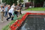 22 июня 2015 г. Партия Мира и Единства и Движение в поддержку политики Президента РФ во главе с лидером Сажи Умалатовой почтили память героев, павших за нашу свободу и независимость, возложением цветов к Вечному огню у могилы Неизвестного солдата